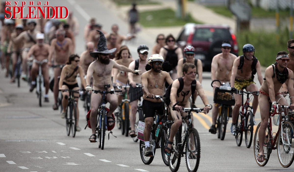 Они приняли участие в ежегодной акции World Naked Bike Ride... 